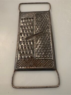 VINTAGE ALL IN ONE PAT PEND Grater/shredder cheese metal rustic kitchen 1950's